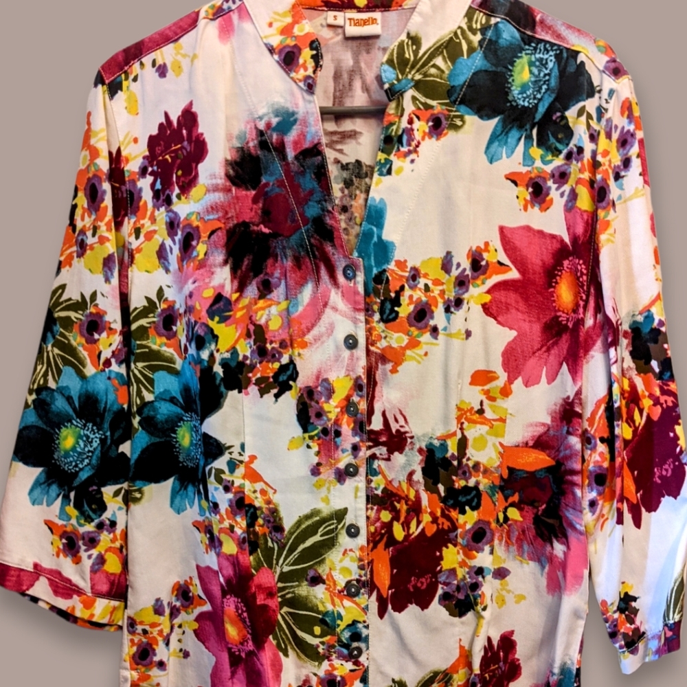EUC TIANELLO DYNASTY BLOUSE SIZE SMALL